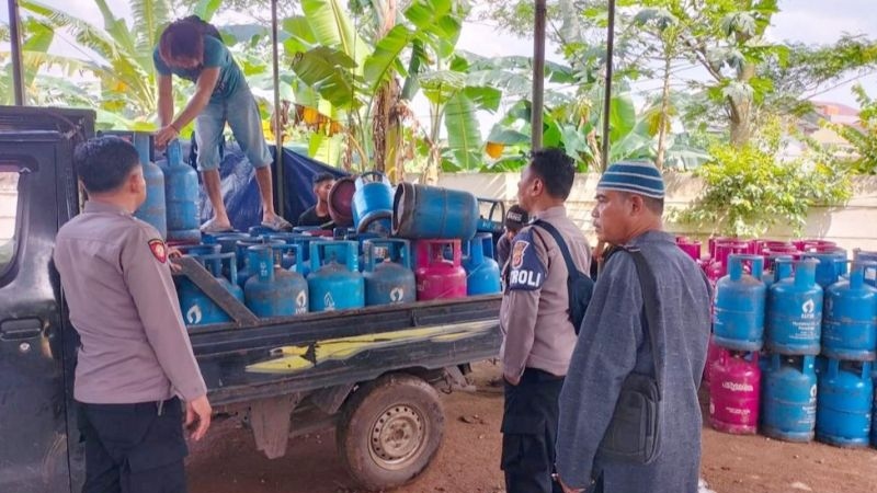 Polisi bongkar praktik oplosan gas bersubsidi di Bogor