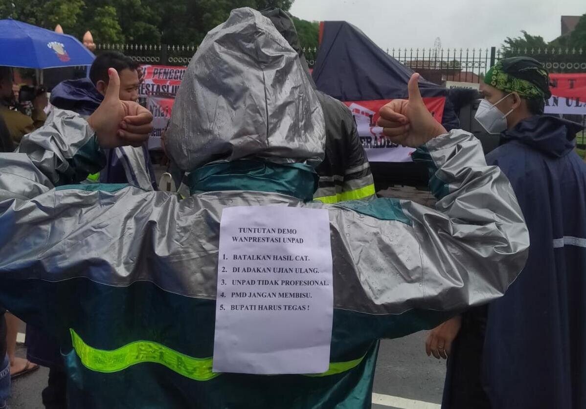 Tuntut tes ulang, perwakilan peserta tes perades Kudus gelar unras