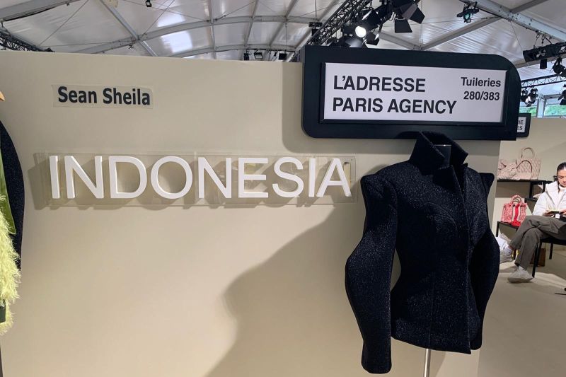 Enam jenama Indonesia ikuti Paris Fashion Week 2023 Enam jenama Indonesia ikuti Paris Fashion Week 2023