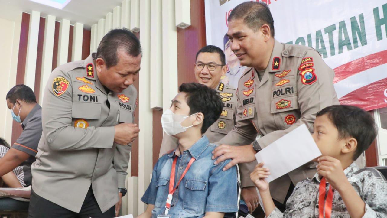 Polda Jatim gandeng Buddha Tzu Chi gelar baksos kesehatan Polda Jatim gandeng Buddha Tzu Chi gelar baksos kesehatan