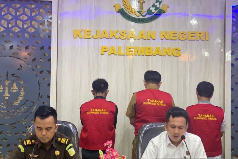 Tiga tersangka korupsi aset Pemprov Sumsel ditahan di Rutan Pakjo Tiga tersangka korupsi aset Pemprov Sumsel ditahan di Rutan Pakjo