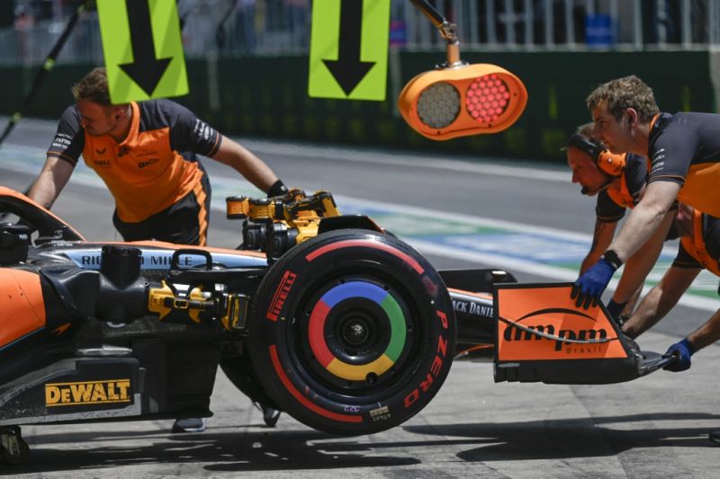 McLaren pertimbangkan usung powertrain Red Bull pada 2026 McLaren pertimbangkan usung powertrain Red Bull pada 2026