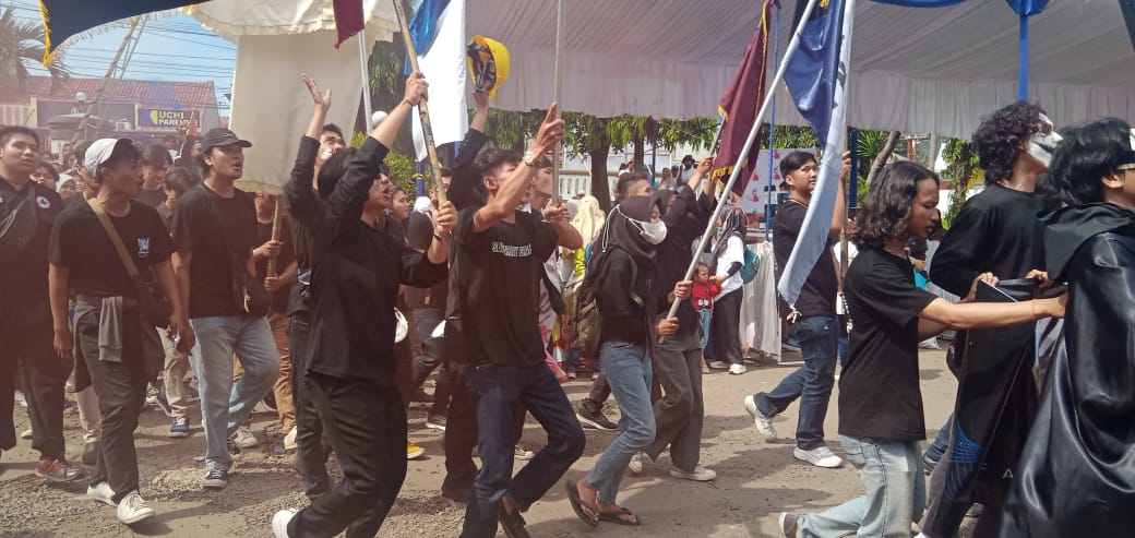 Ribuan warga Majalengka ikuti jalan santai Dies Natalis ke-17 Unma Ribuan warga Majalengka ikuti jalan santai Dies Natalis ke-17 Unma