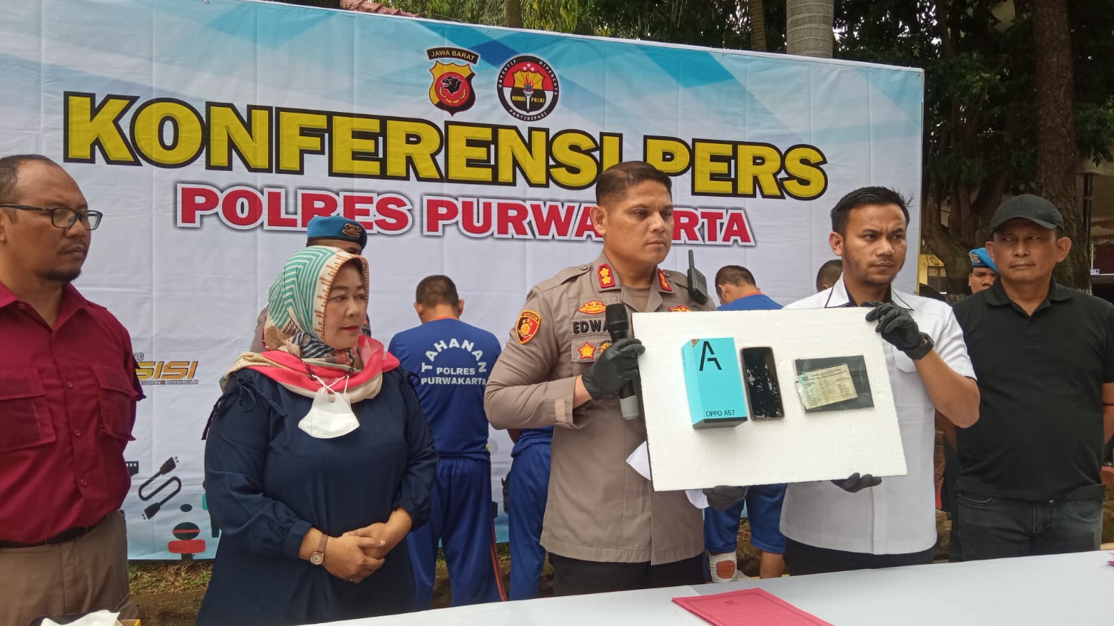Satreskrim Polres Purwakarta tangkap gembong begal lintas provinsi Satreskrim Polres Purwakarta tangkap gembong begal lintas provinsi
