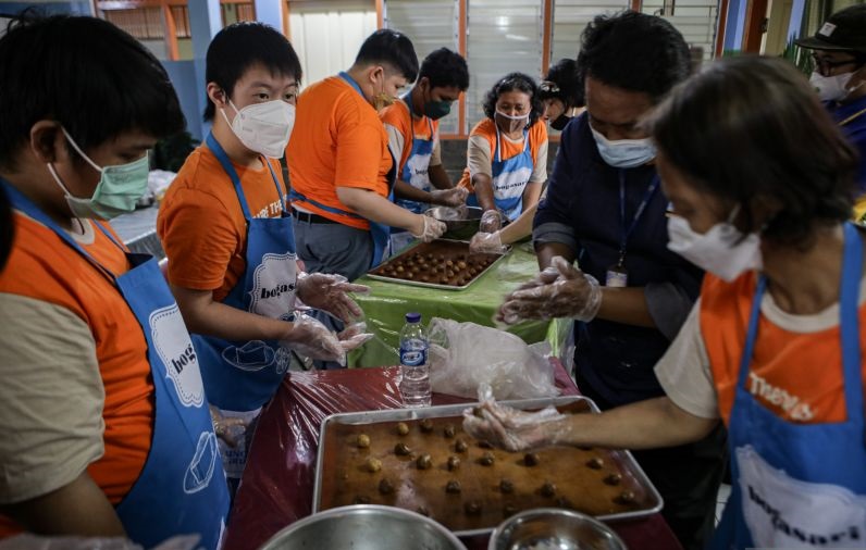 Keluarga membantu anak down syndrome tumbuh kembang secara optimal Keluarga membantu anak down syndrome tumbuh kembang secara optimal