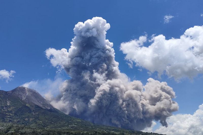BPPTKG sebut jarak luncur guguran awan panas Merapi mencapai 4 kilometer
