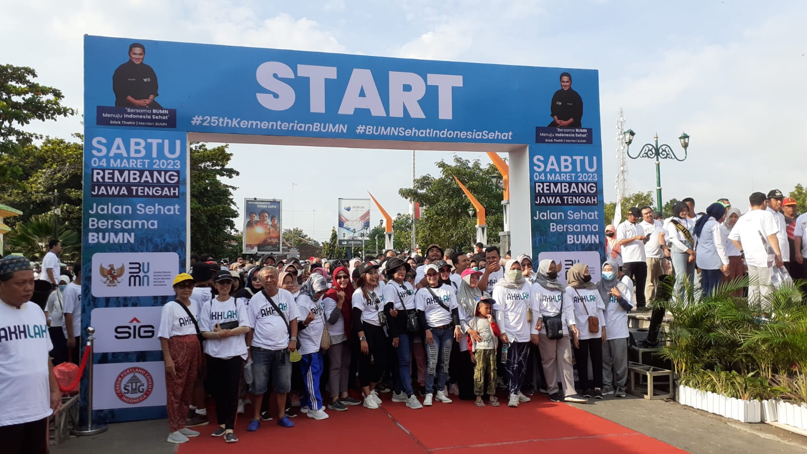 Ribuan warga Rembang ikuti jalan sehat HUT ke-25 Kementerian BUMN Ribuan warga Rembang ikuti jalan sehat HUT ke-25 Kementerian BUMN