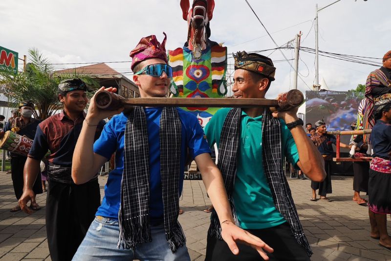 Kesan para pebalap WSBK setelah jajal karnaval budaya Lombok Kesan para pebalap WSBK setelah jajal karnaval budaya Lombok