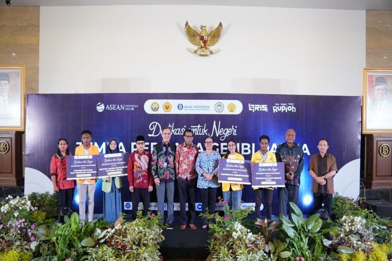 BI beri beasiswa kepada empat perguruan tinggi di Papua BI beri beasiswa kepada empat perguruan tinggi di Papua