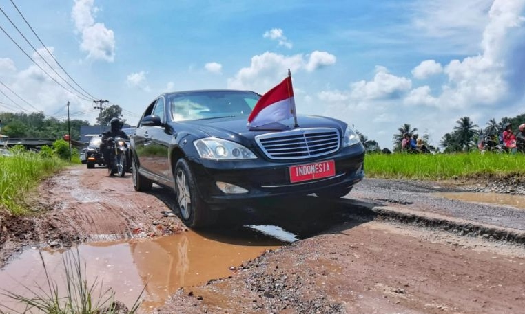 Istana sebut aduan warganet mudahkan cek ulang data jalan rusak PUPR Istana sebut aduan warganet mudahkan cek ulang data jalan rusak PUPR
