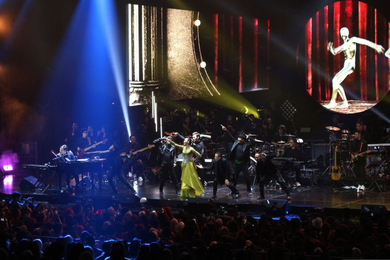 Tulus berduet dengan Glenn Fredly di konser Yovie Widianto Tulus berduet dengan Glenn Fredly di konser Yovie Widianto