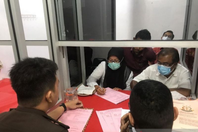 Kejari Pidie Jaya tahan dua ASN terlibat korupsi bantuan kesehatan Kejari Pidie Jaya tahan dua ASN terlibat korupsi bantuan kesehatan