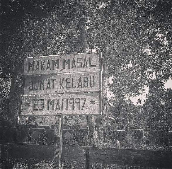 23 Mei 1997: Kerusuhan Jumat Kelabu di Banjarmasin 23 Mei 1997: Kerusuhan Jumat Kelabu di Banjarmasin