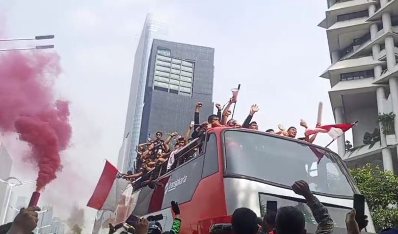 Kemenpora ajak timnas U-22 keliling Sudirman hingga Bundaran HI Kemenpora ajak timnas U-22 keliling Sudirman hingga Bundaran HI