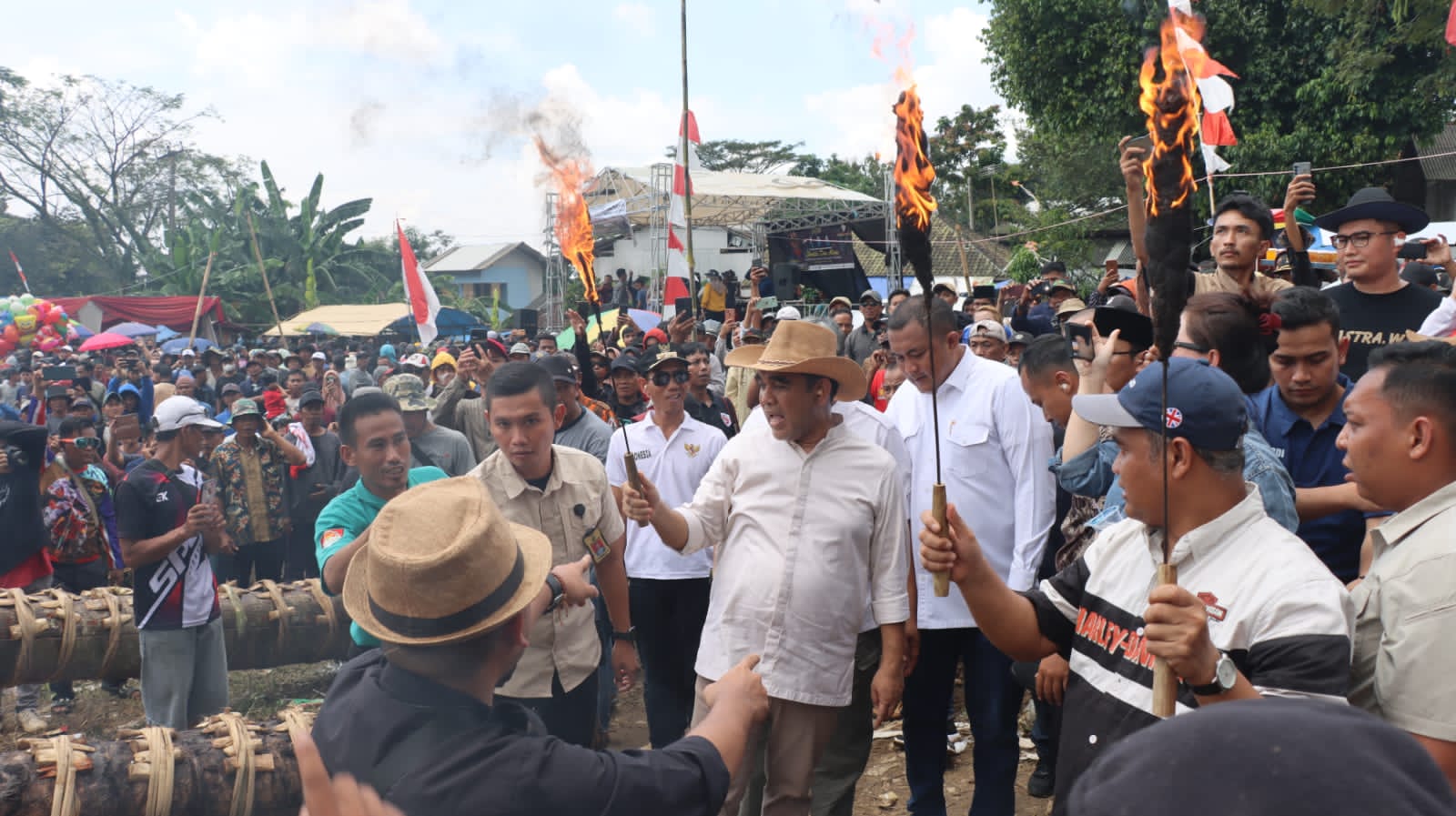 Muzani katakan festival rakyat buahkan pertumbuhan ekonomi dan UMKM Muzani katakan festival rakyat buahkan pertumbuhan ekonomi dan UMKM