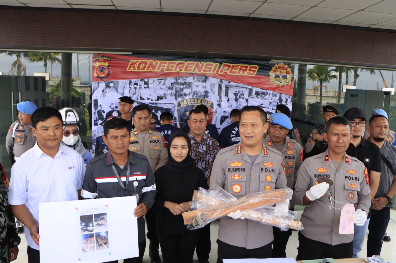 Pelaku pencuri besi di area proyek KCIC ditangkap aparat Polresta Bandung Pelaku pencuri besi di area proyek KCIC ditangkap aparat Polresta Bandung