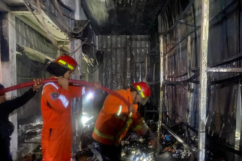 Belasan kios di Pasar Arjosari Pacitan ludes dilalap si Jago Merah Belasan kios di Pasar Arjosari Pacitan ludes dilalap si Jago Merah