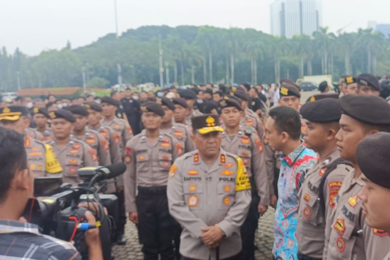 Kapolda Metro Jaya larang anggota bawa senjata api amankan Hari Buruh Kapolda Metro Jaya larang anggota bawa senjata api amankan Hari Buruh