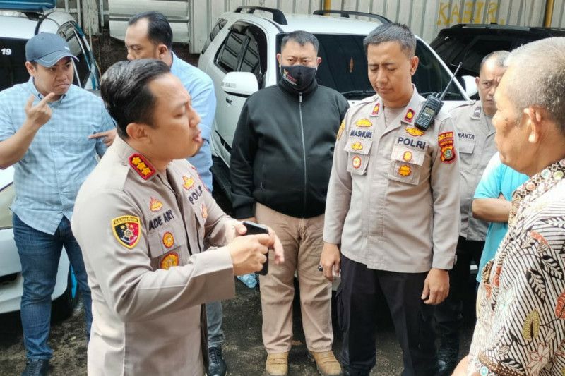 Polisi tangkap pelaku tawuran akibatkan satu orang luka di Mampang Polisi tangkap pelaku tawuran akibatkan satu orang luka di Mampang