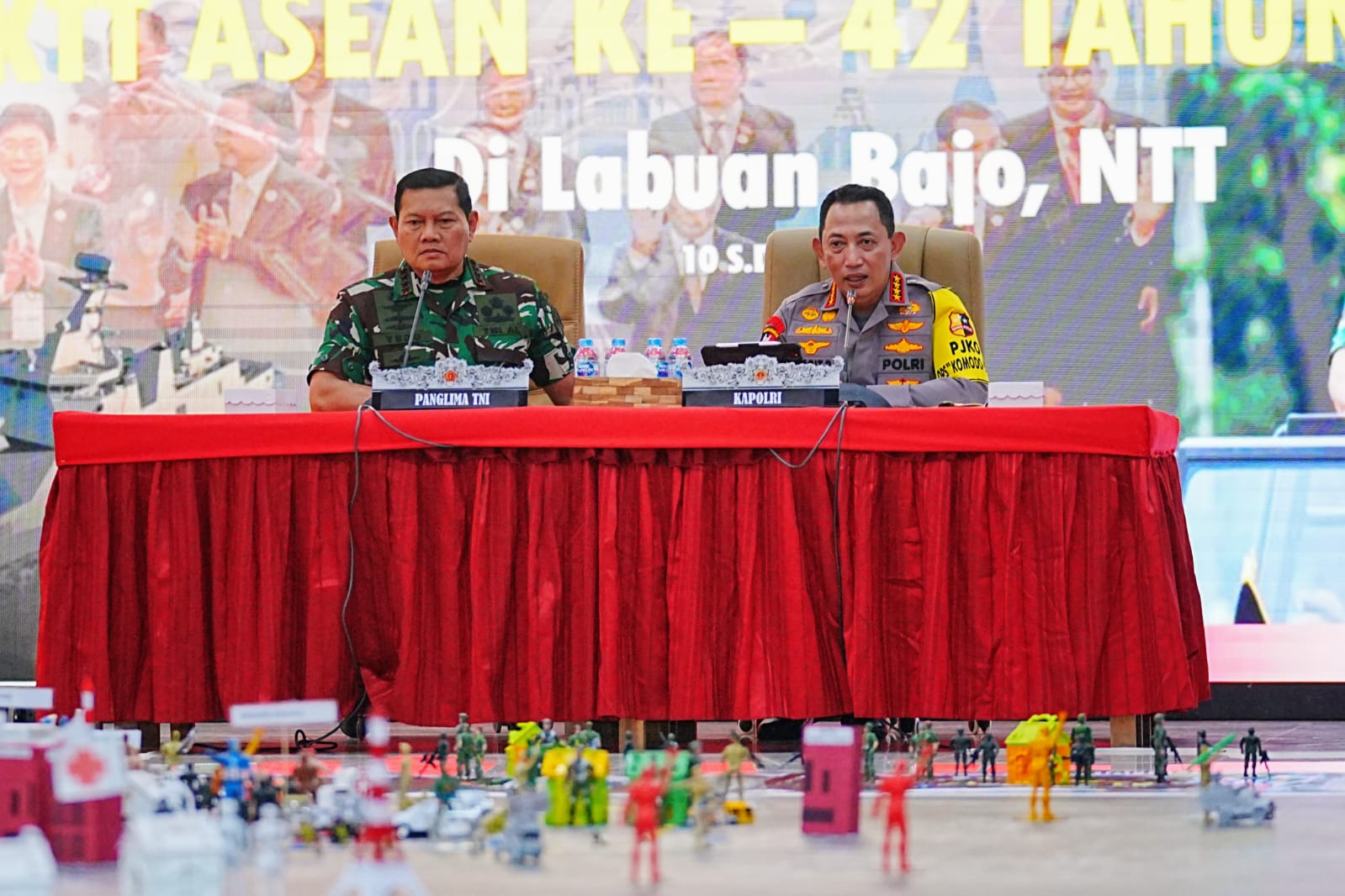 Kapolri dan Panglima sepakat sinergitas TNI-Polri kunci sukses keamanan KTT ASEAN Kapolri dan Panglima sepakat sinergitas TNI-Polri kunci sukses keamanan KTT ASEAN