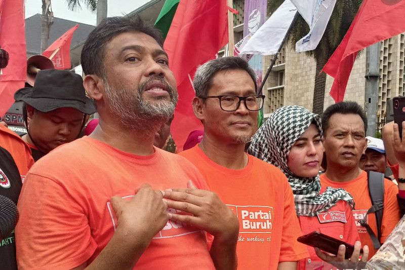Massa buruh dilarang dekati Istana Negara dan Gedung MK Massa buruh dilarang dekati Istana Negara dan Gedung MK