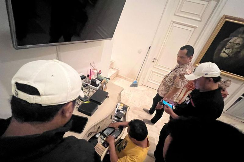 Rumah Dito Mahendra digeledah, Bareskrim amankan saksi dan barang bukti Rumah Dito Mahendra digeledah, Bareskrim amankan saksi dan barang bukti