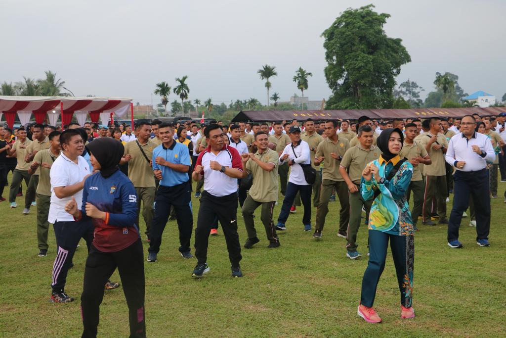Pererat sinergitas, TNI-Polri dan Forkopimda gelar olah raga bersama di Mapolda Sumut Pererat sinergitas, TNI-Polri dan Forkopimda gelar olah raga bersama di Mapolda Sumut