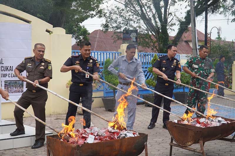 Bea Cukai Langsa musnahkan 76 ribu batang rokok ilegal Bea Cukai Langsa musnahkan 76 ribu batang rokok ilegal