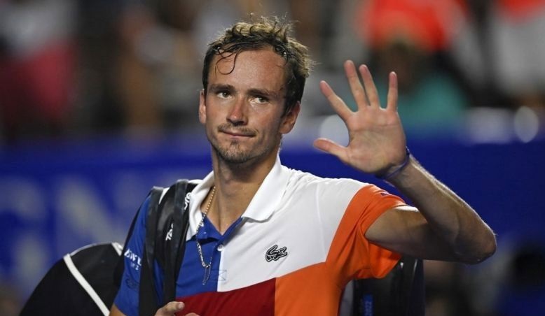 Kalahkan Tsitsipas, Medvedev hadapi Rune di final Italian Open