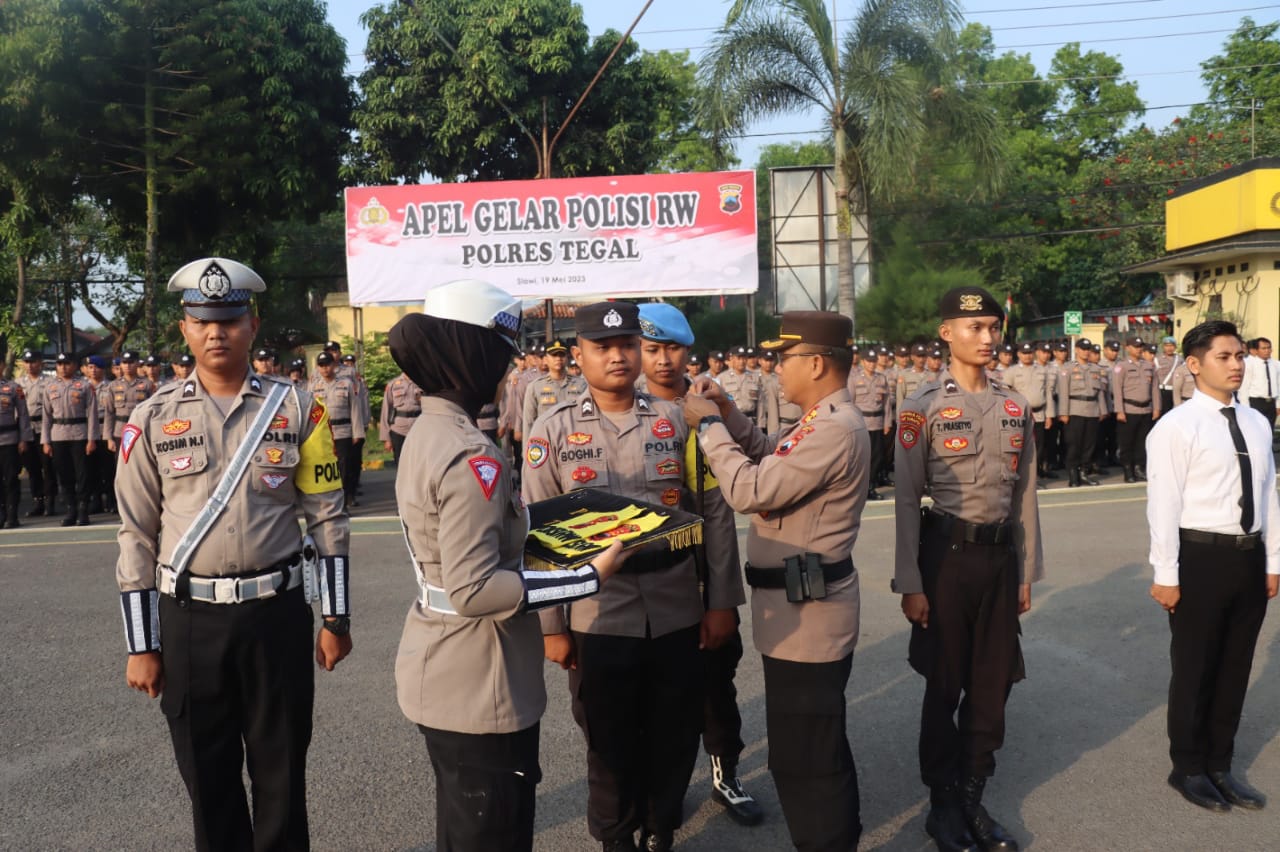 544 personel Polres Tegal dikukuhkan jadi Polisi RW 544 personel Polres Tegal dikukuhkan jadi Polisi RW