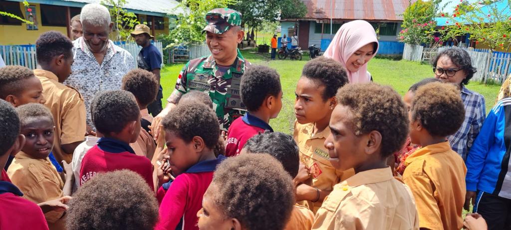 Danrem 174/ATW anjangsana di Kampung Adat Wasur Suku Marori Men Ngge Danrem 174/ATW anjangsana di Kampung Adat Wasur Suku Marori Men Ngge
