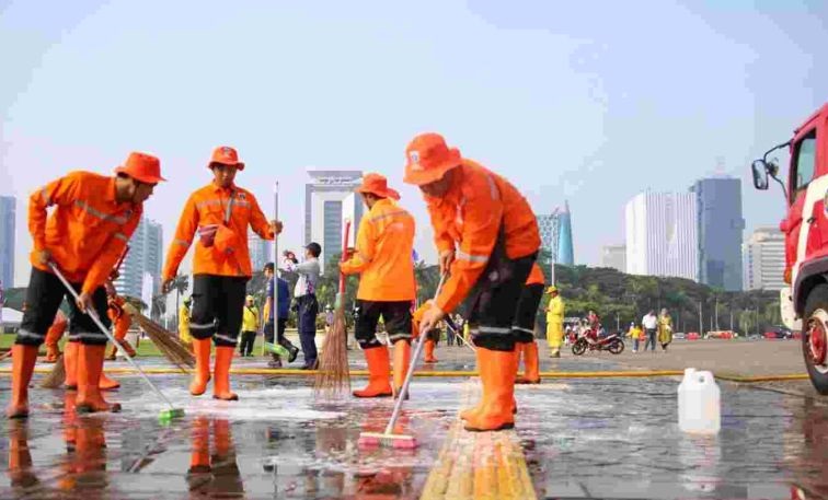 Pemprov DKI bersihkan kawasan Monas persiapan Hari Lahir Pancasila