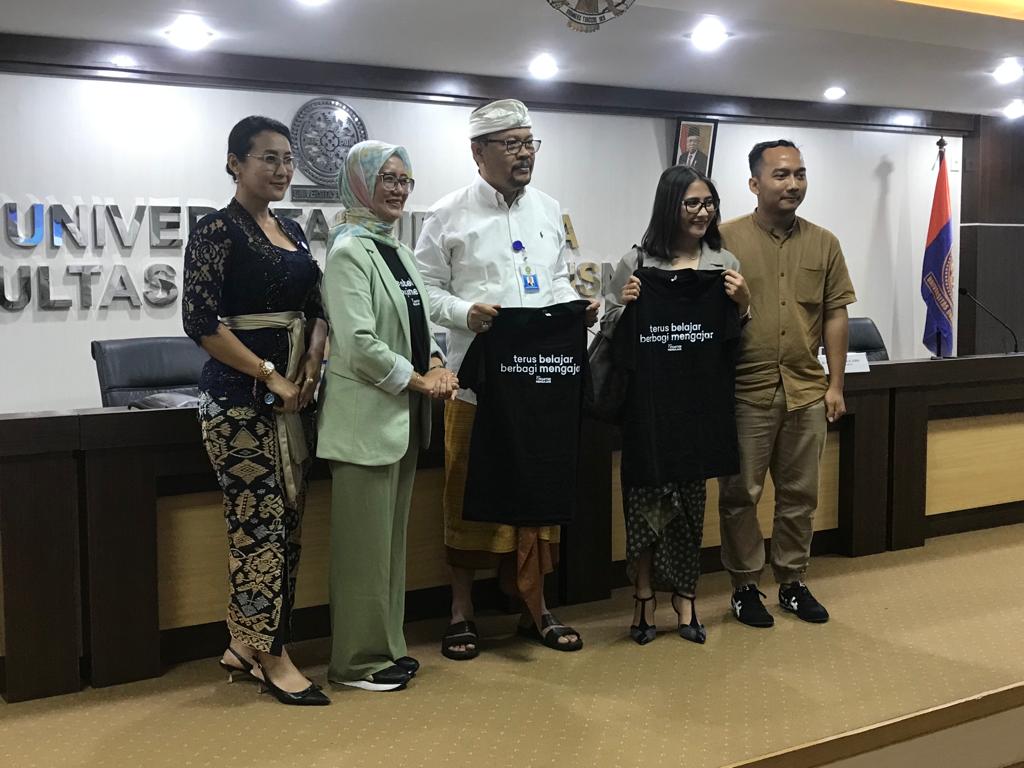 Artis Prilly Latuconsina jadi Dosen Praktisi di Universitas Udayana Bali