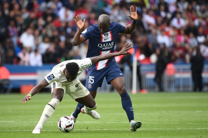 Sepuluh pemain PSG telan kekalahan 1-3 dari Lorient Sepuluh pemain PSG telan kekalahan 1-3 dari Lorient