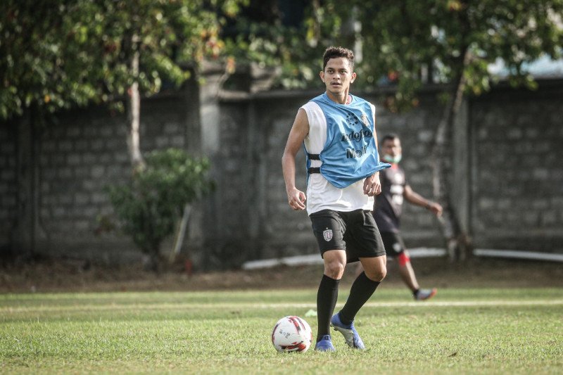 Arapenta Poerba dipastikan kembali berseragam Persis Solo musim depan Arapenta Poerba dipastikan kembali berseragam Persis Solo musim depan