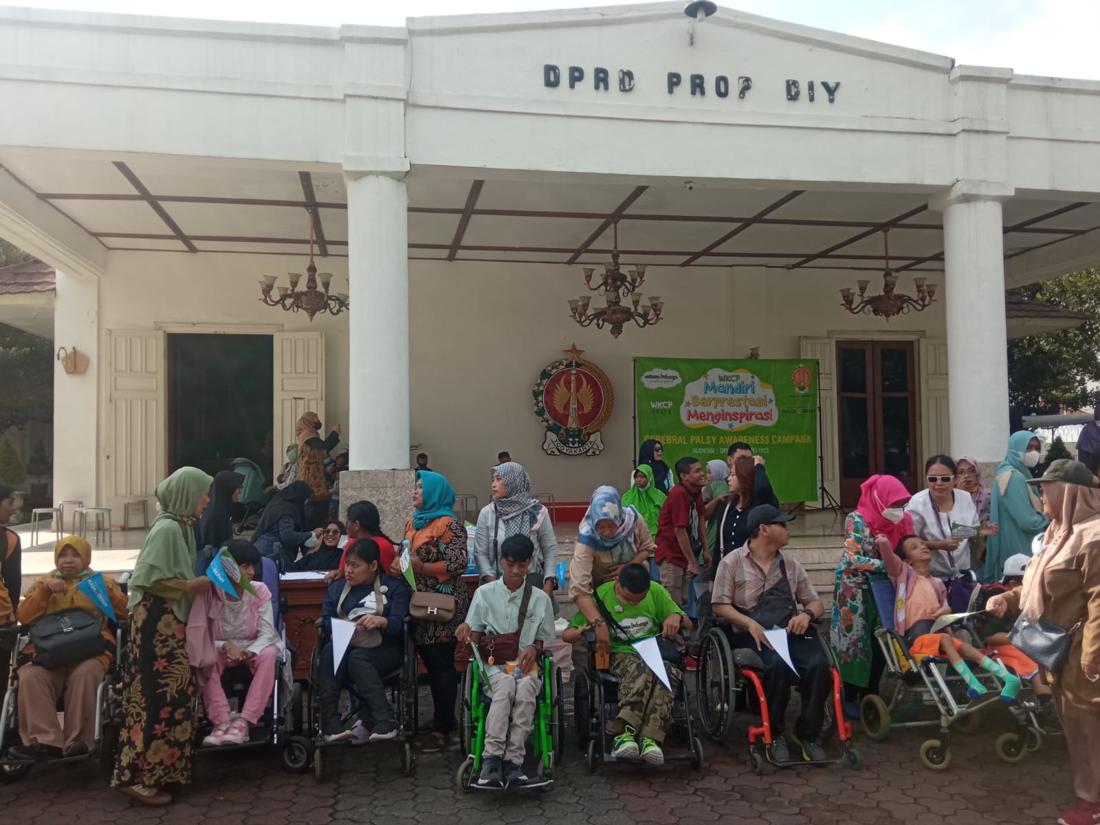 Gelas aksi di Malioboro, WKCP kampanyekan stop stigma negatif penyandang disabilitas Gelas aksi di Malioboro, WKCP kampanyekan stop stigma negatif penyandang disabilitas