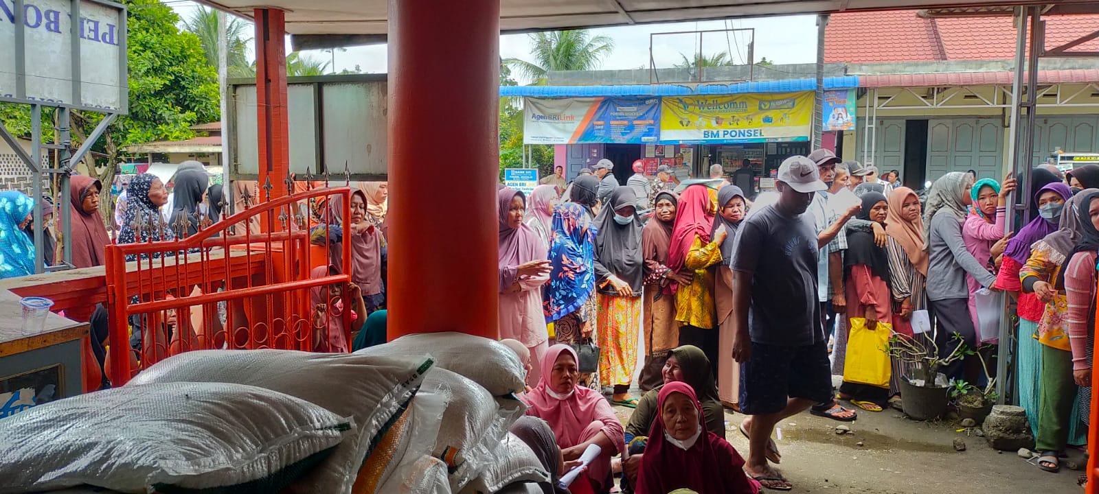 Ribuan warga Secanggang kembali mendapat bansos Ribuan warga Secanggang kembali mendapat bansos