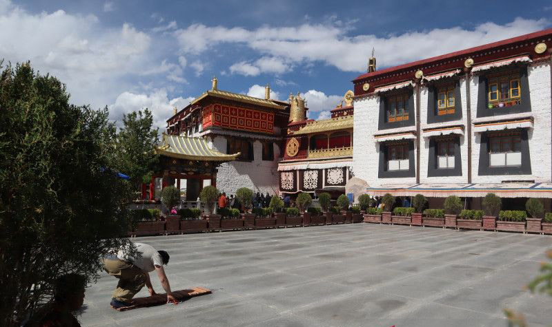 Masyarakat Tibet rayakan hari suci Saka Dawa Masyarakat Tibet rayakan hari suci Saka Dawa