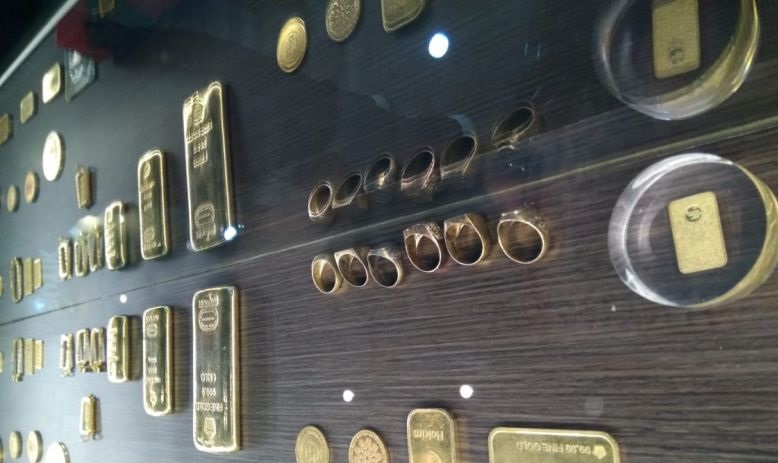 Harga emas Antam hari ini tetap di posisi Rp1,056 juta per gram