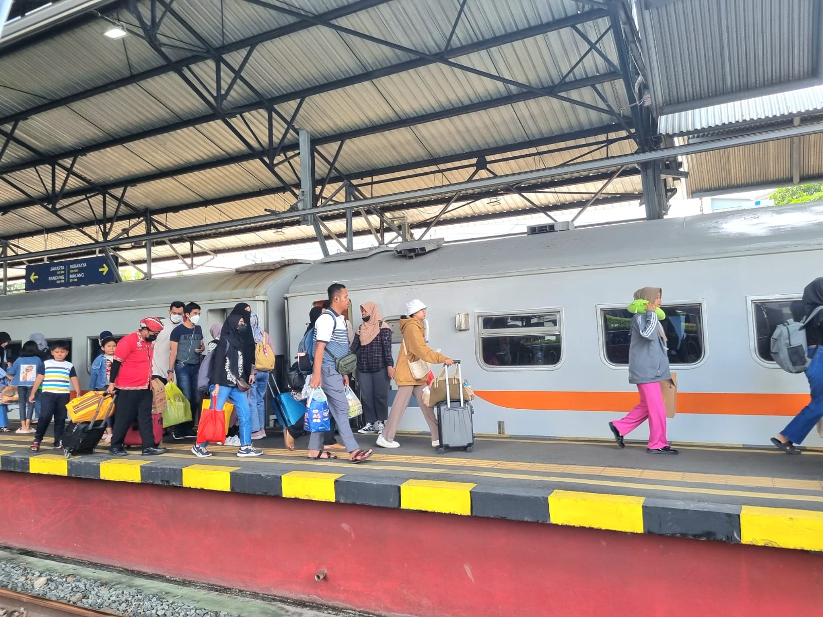 Angkutan lebaran 2023, KAI Daop 6 layani 833.444 pelanggan Angkutan lebaran 2023, KAI Daop 6 layani 833.444 pelanggan