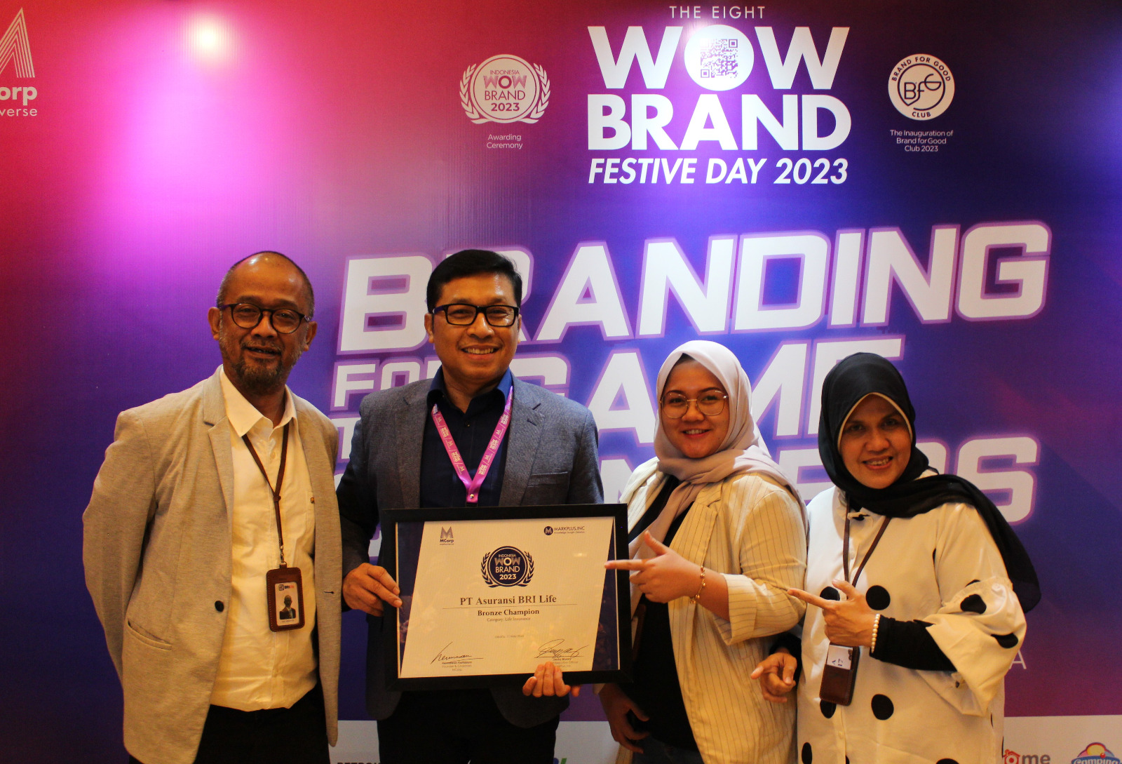BRI Life terima penghargaan di Ajang WOW Brand Festive 2023 BRI Life terima penghargaan di Ajang WOW Brand Festive 2023