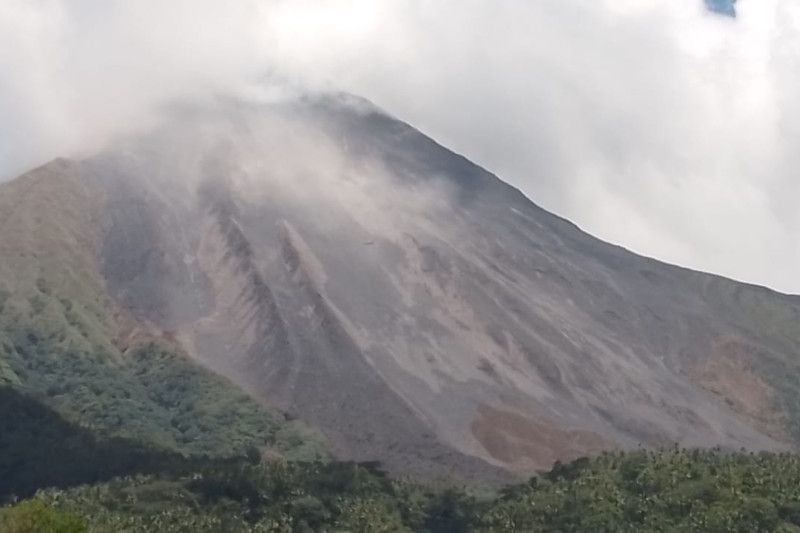Guguran lava pijar Karangetang mengarah ke sejumlah kali Guguran lava pijar Karangetang mengarah ke sejumlah kali
