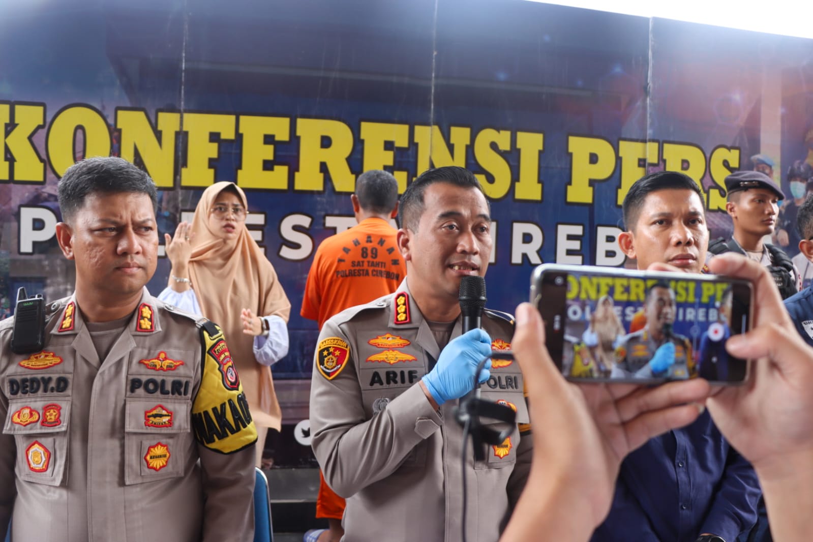 Polresta Cirebon amankan pelaku pembunuhan di Dukupuntang Polresta Cirebon amankan pelaku pembunuhan di Dukupuntang