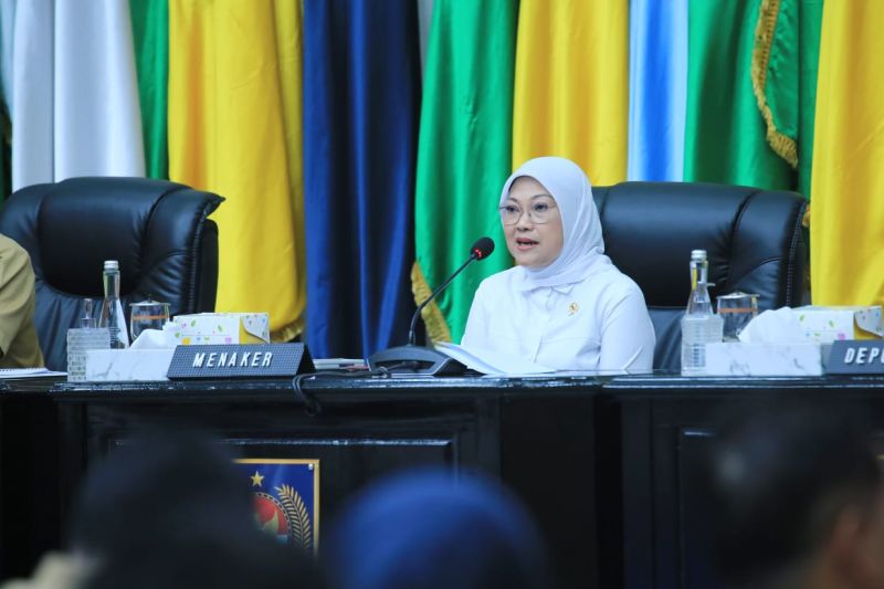 Para gubernur diingatkan untuk segera menetapkan upah minimum Para gubernur diingatkan untuk segera menetapkan upah minimum