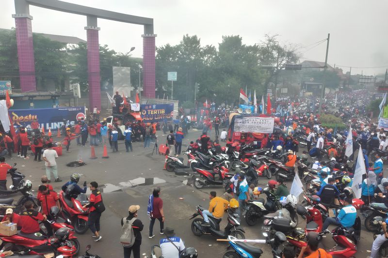 800 personel dikerahkan untuk amankan aksi buruh di Tangerang 800 personel dikerahkan untuk amankan aksi buruh di Tangerang