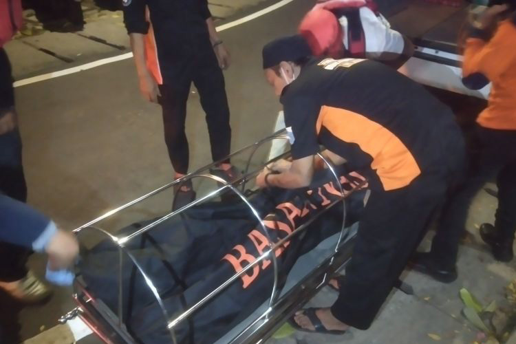 Basarnas DKI temukan jenazah balita yang tenggelam di Ciliwung Basarnas DKI temukan jenazah balita yang tenggelam di Ciliwung