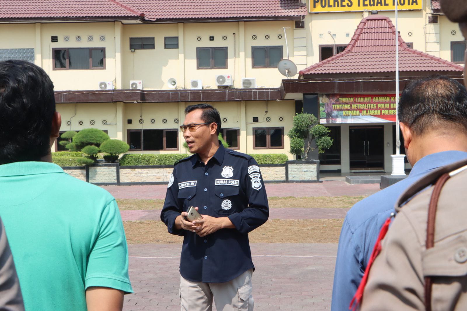 Satgas Humas Polres Tegal Kota sosialisasikan bijak bermedsos kepada anggota Satgas Humas Polres Tegal Kota sosialisasikan bijak bermedsos kepada anggota