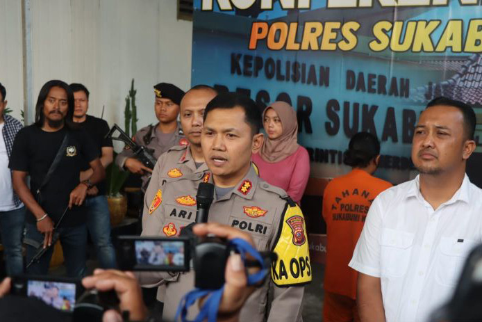 Polisi tangkap ibu muda terduga membunuh seorang rentenir Polisi tangkap ibu muda terduga membunuh seorang rentenir