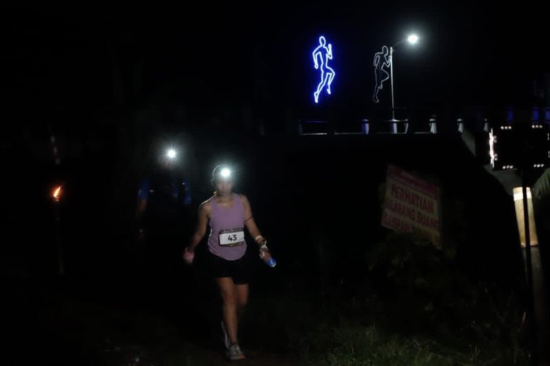 Kemendikbudristek kenalkan cagar budaya lewat SangiRUN Night Trail Kemendikbudristek kenalkan cagar budaya lewat SangiRUN Night Trail