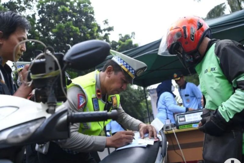 DKI dan Polda Metro Jaya lanjutkan razia uji emisi tanpa sanksi tilang DKI dan Polda Metro Jaya lanjutkan razia uji emisi tanpa sanksi tilang